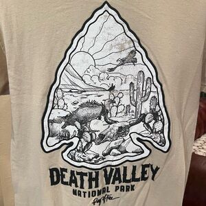 Death Valley Desert Adventure Beige T-Shirt size medium in GUC